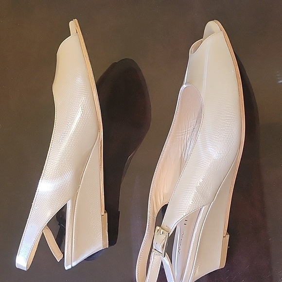 Shoes - Picture 2 of 8